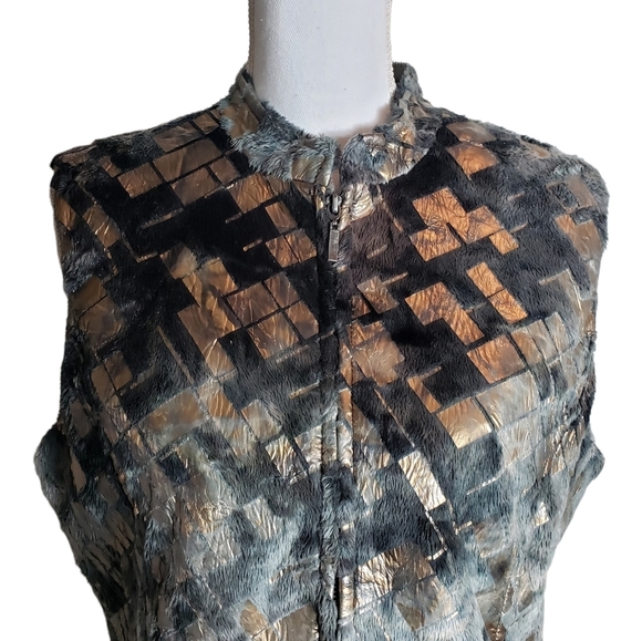 Erin London Faux Fur Vest Size Medium Gray Gold Metallic Abstract Print Full Zip - Picture 2 of 14